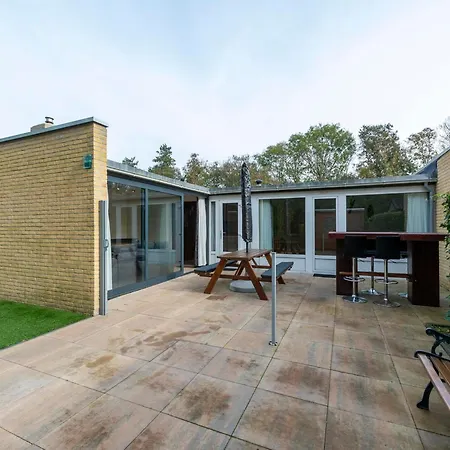 בית נופש Astounding With Patio